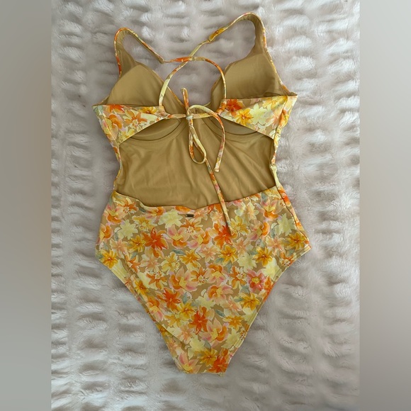 RIPCURL Medium one piece swim suit NWT - Picture 3 of 13